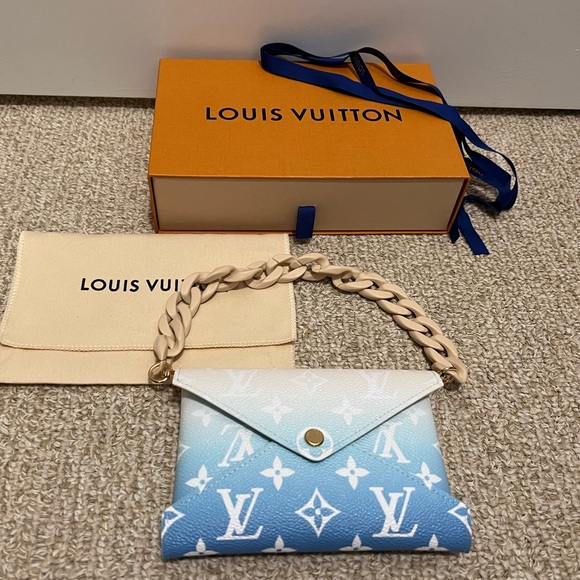 LV Monogram Giant By The Pool Medium Kirigami Pochette Beige Blue Envelope Pouch - Picture 8 of 14
